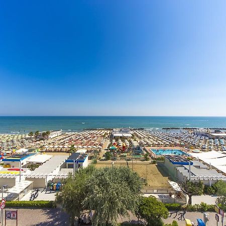 Hotel Touring Misano Adriatico Exteriör bild