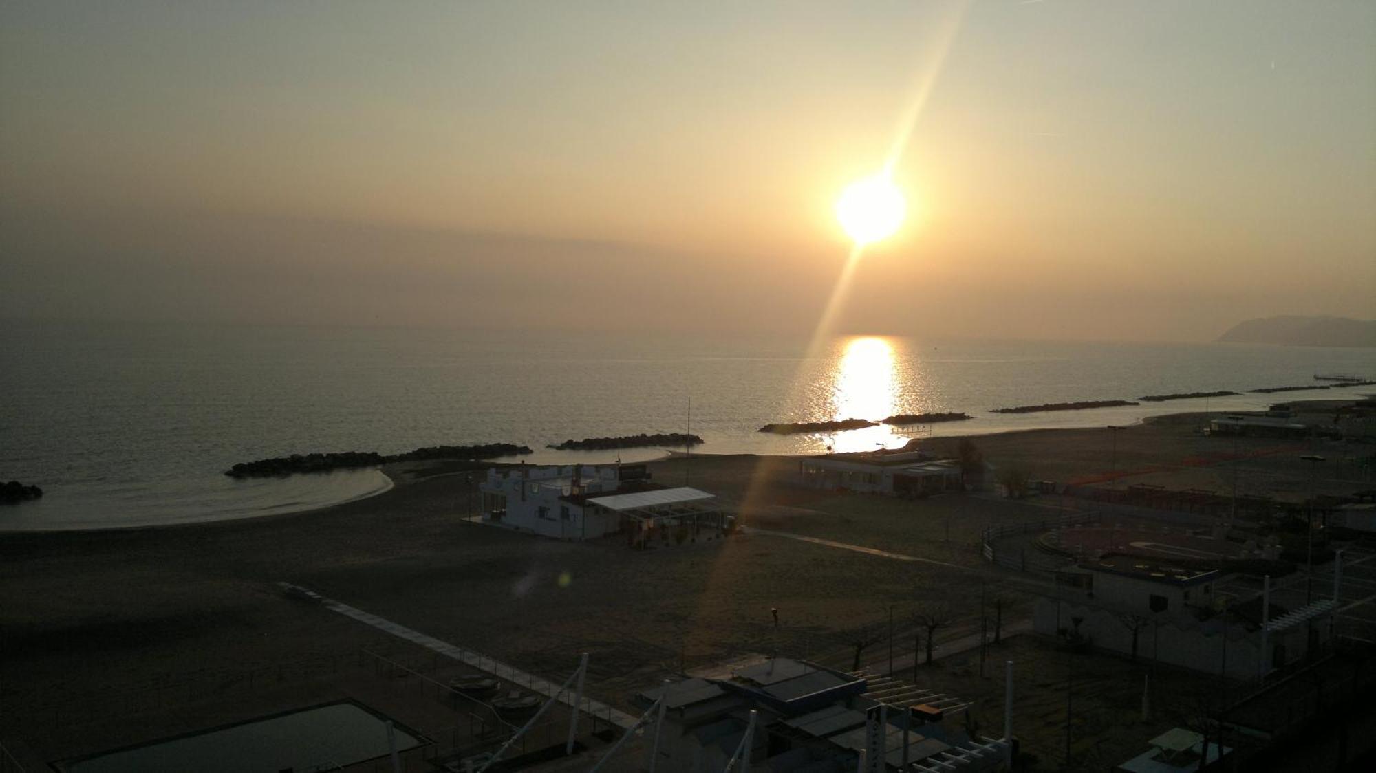 Hotel Touring Misano Adriatico Exteriör bild