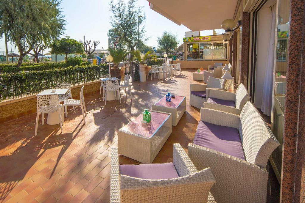 Hotel Touring Misano Adriatico Exteriör bild