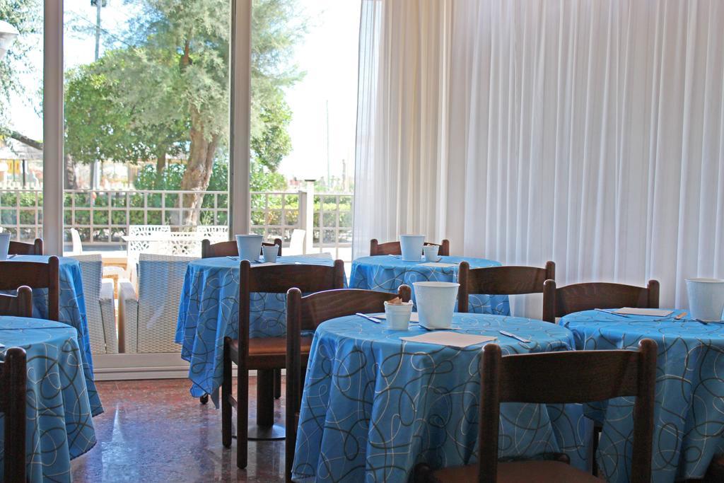 Hotel Touring Misano Adriatico Exteriör bild