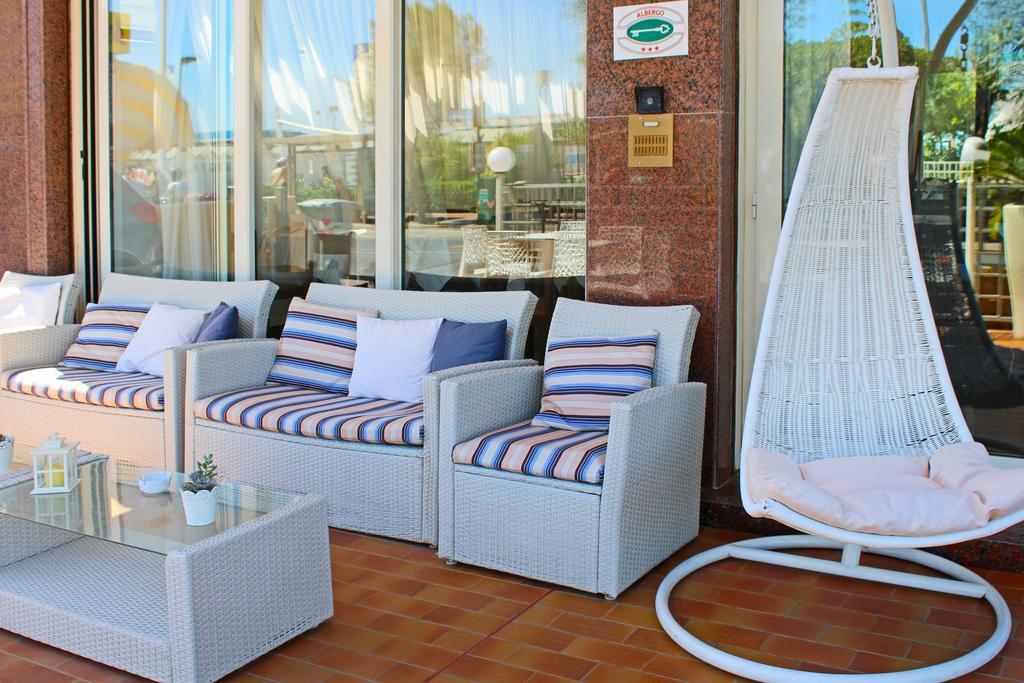 Hotel Touring Misano Adriatico Exteriör bild