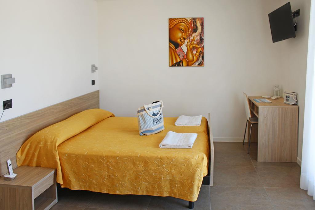 Hotel Touring Misano Adriatico Exteriör bild